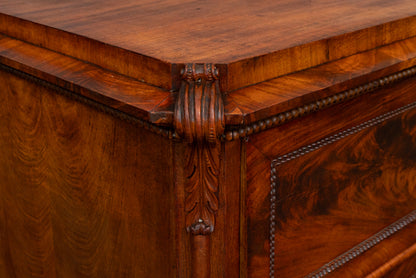 Biedermeier Kommode in Mahagoni - Mitte des 19.Jahrhunderts