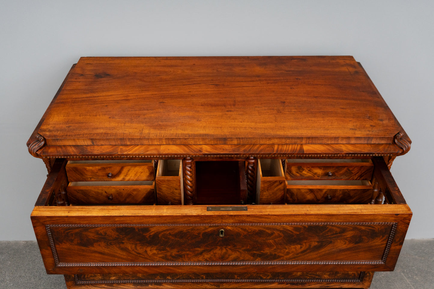 Biedermeier Kommode in Mahagoni - Mitte des 19.Jahrhunderts