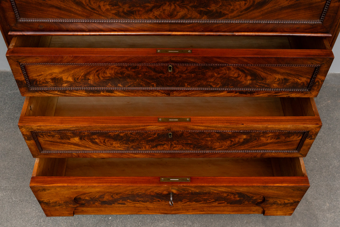 Biedermeier Kommode in Mahagoni - Mitte des 19.Jahrhunderts