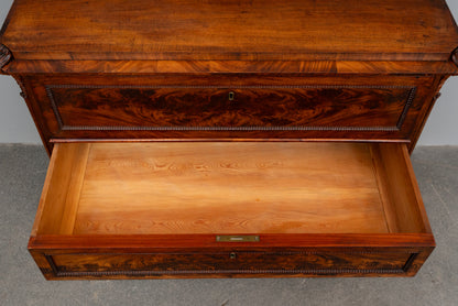 Biedermeier Kommode in Mahagoni - Mitte des 19.Jahrhunderts