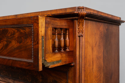 Biedermeier Kommode in Mahagoni - Mitte des 19.Jahrhunderts