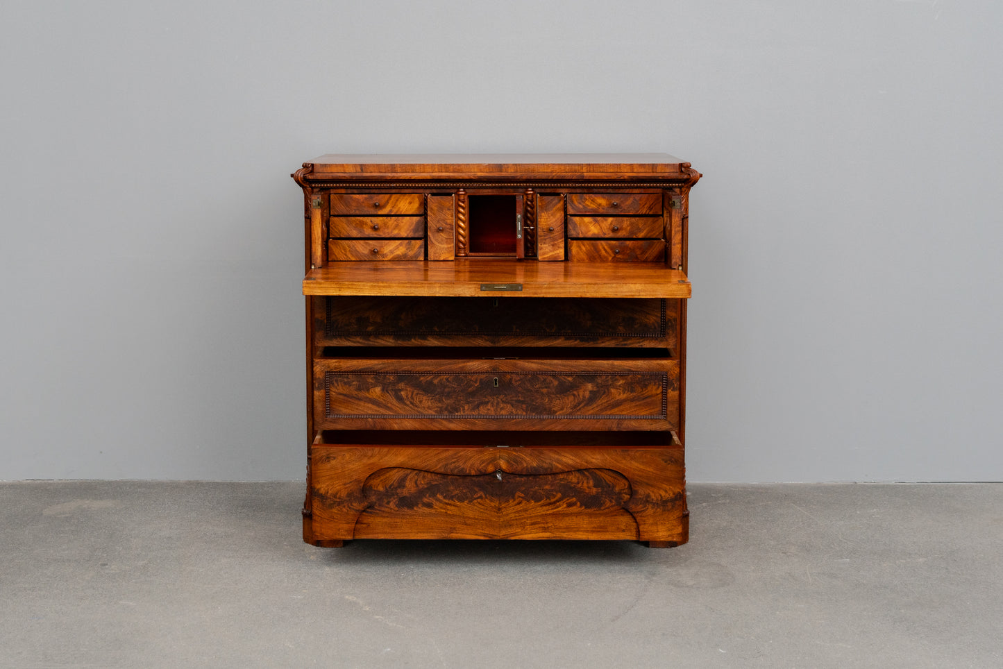 Biedermeier Kommode in Mahagoni - Mitte des 19.Jahrhunderts