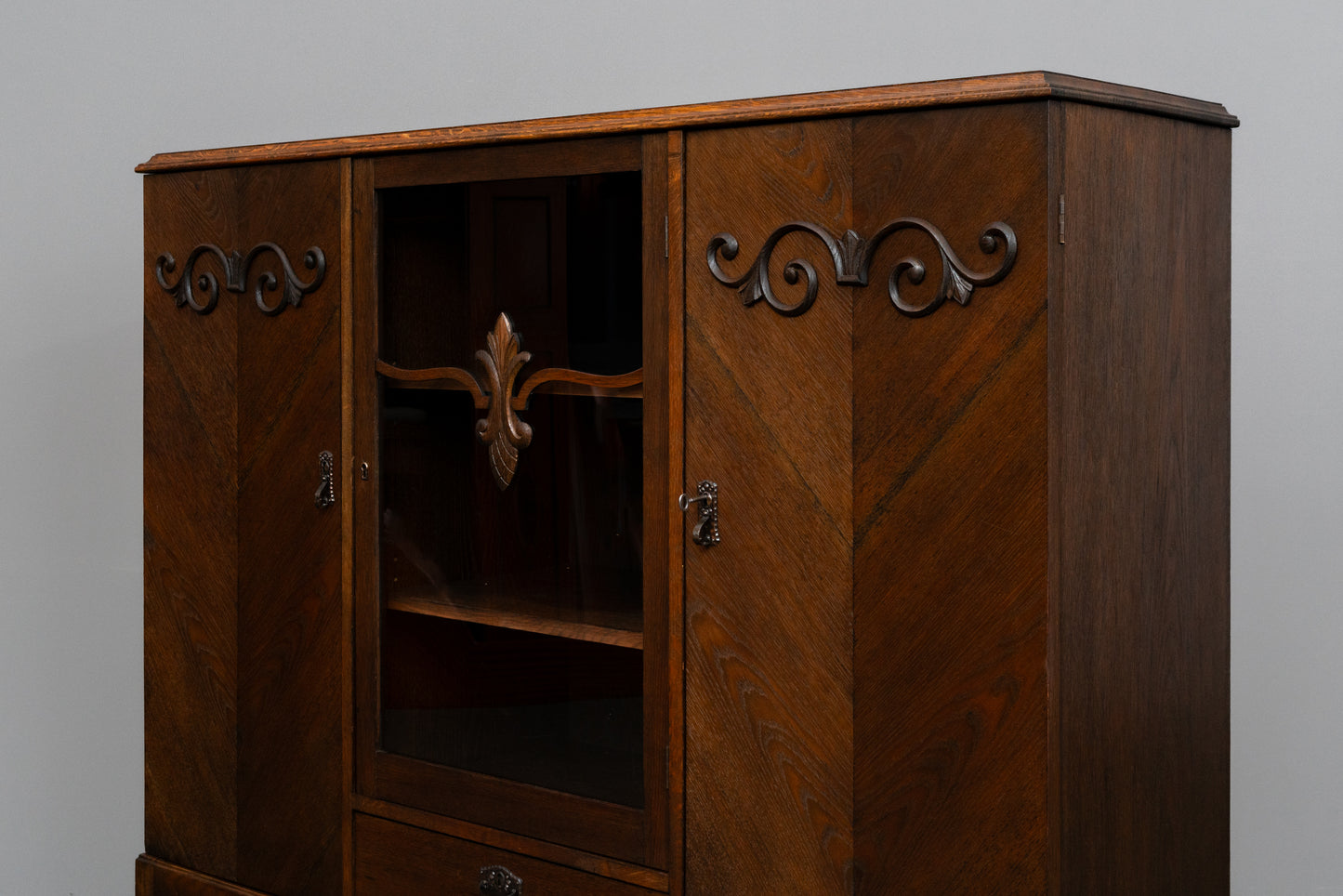 Jugendstil Sideboard in Eiche - erste Hälfte des 20.Jahrhunderts