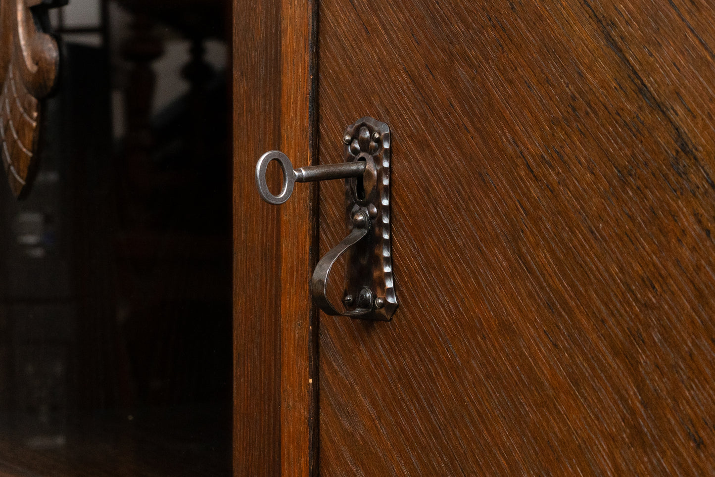 Jugendstil Sideboard in Eiche - erste Hälfte des 20.Jahrhunderts