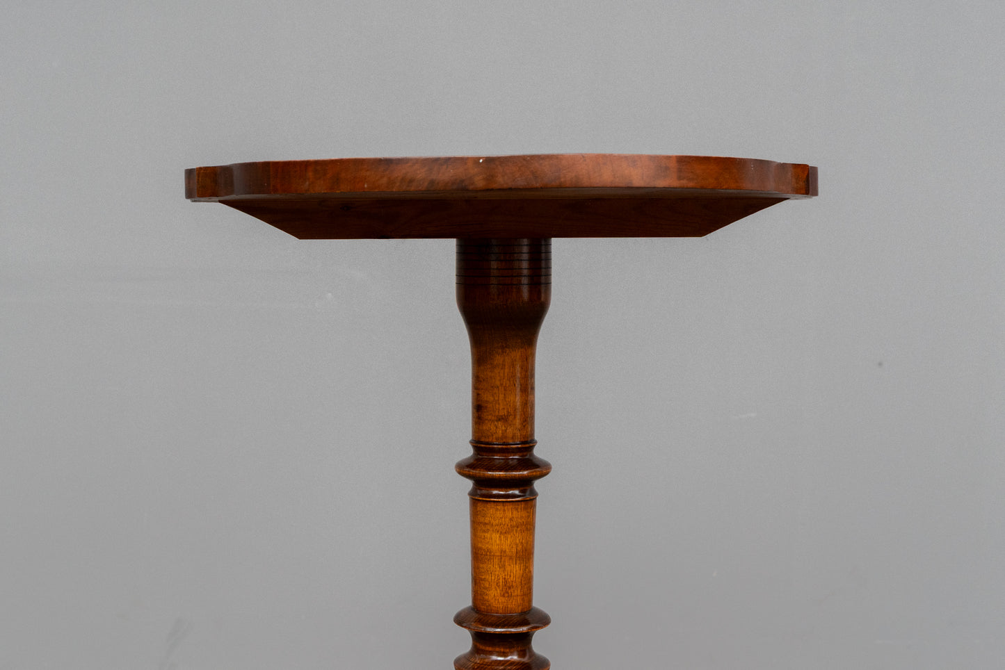 Biedermeier Blumentisch/Beistelltisch aus Holz - Mitte des 19.Jahrhunderts