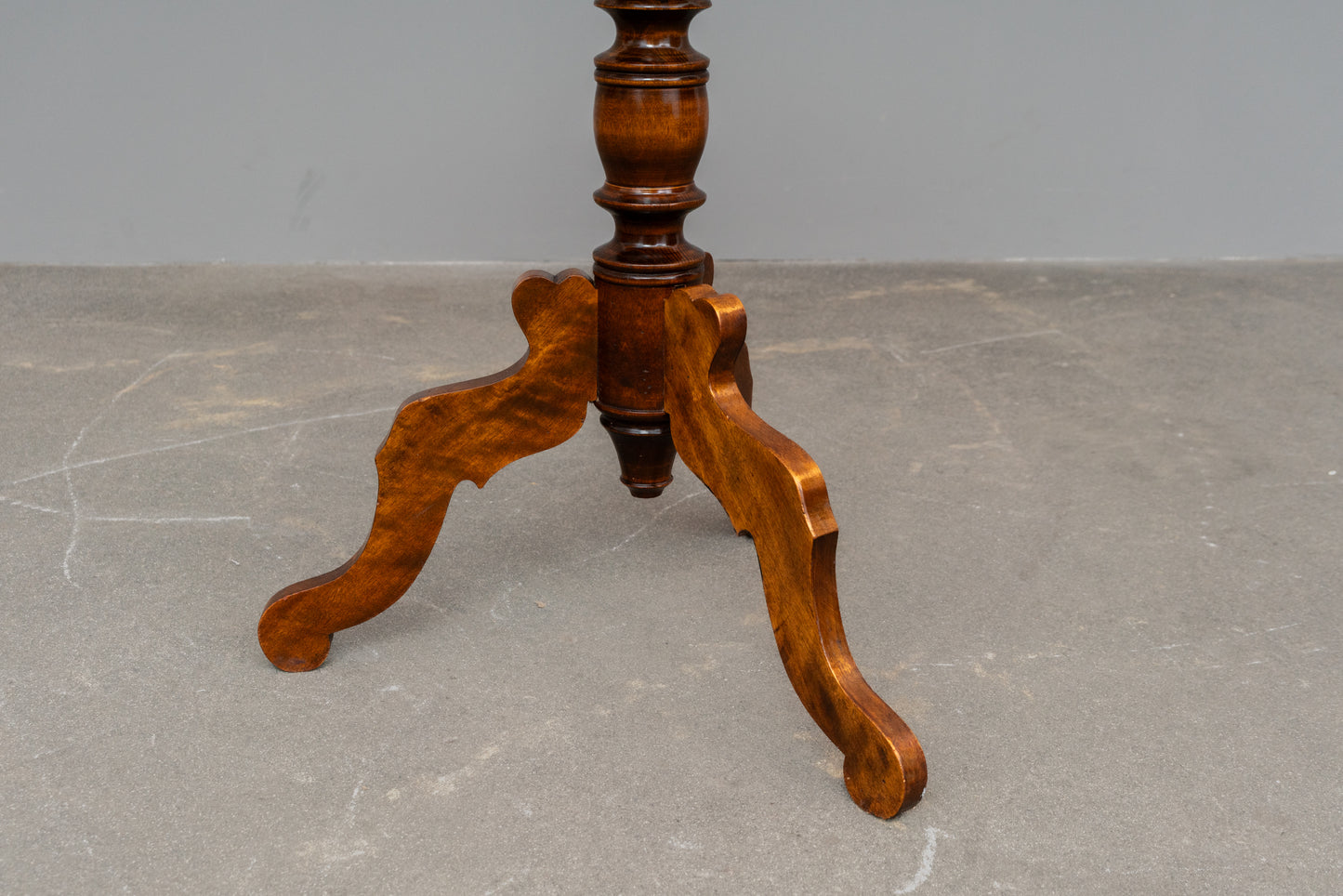 Biedermeier Blumentisch/Beistelltisch aus Holz - Mitte des 19.Jahrhunderts