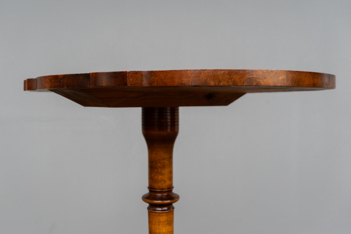 Biedermeier Blumentisch/Beistelltisch aus Holz - Mitte des 19.Jahrhunderts
