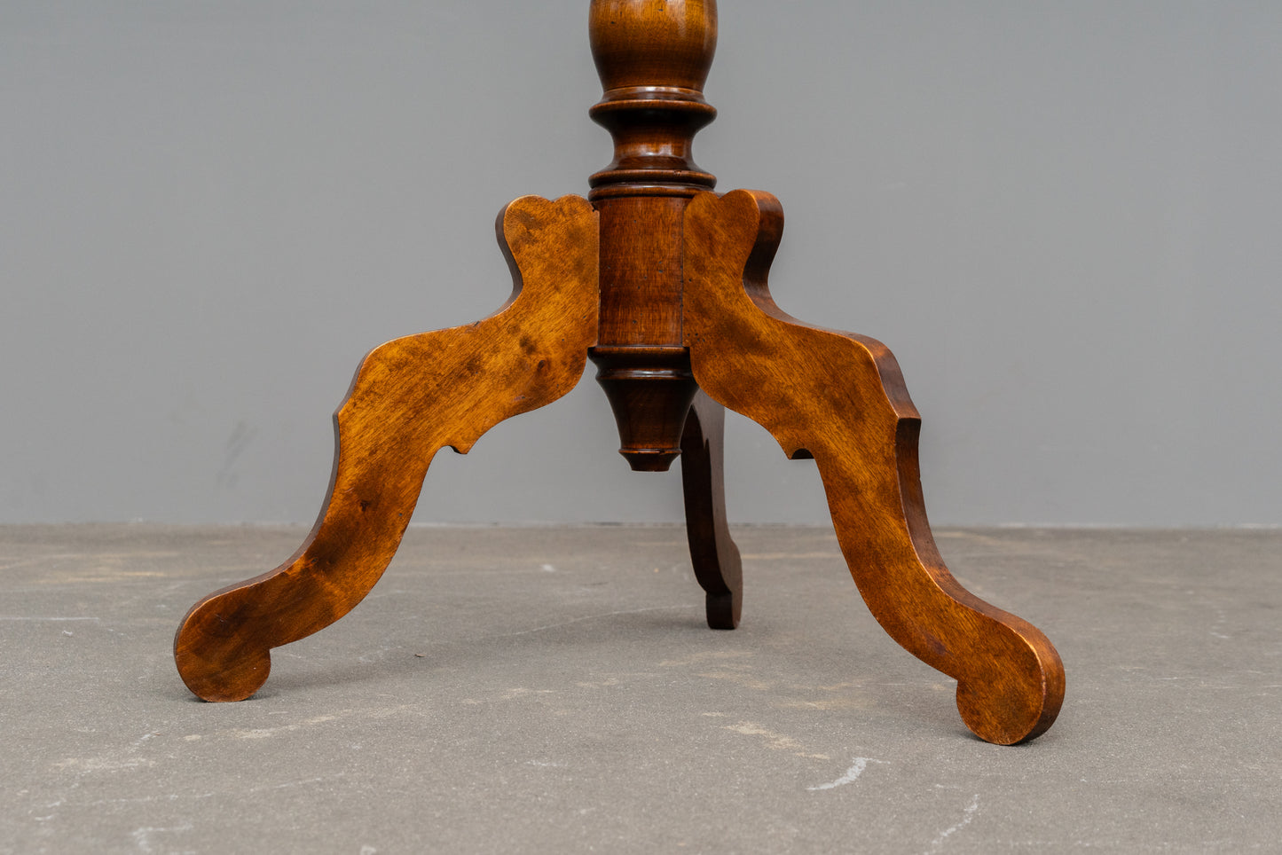Biedermeier Blumentisch/Beistelltisch aus Holz - Mitte des 19.Jahrhunderts