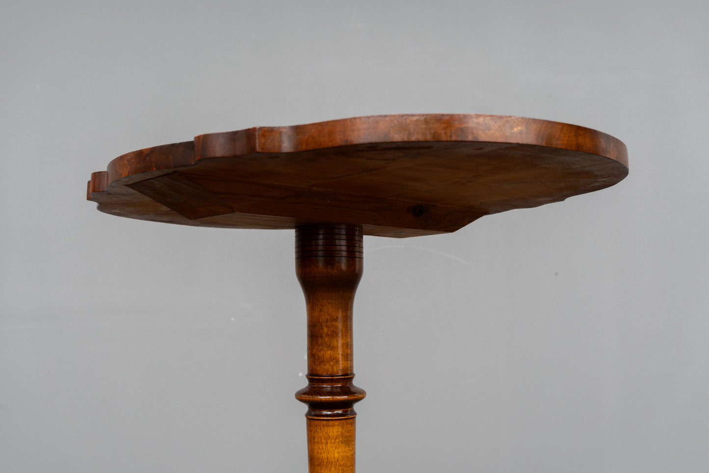 Biedermeier Blumentisch/Beistelltisch aus Holz - Mitte des 19.Jahrhunderts
