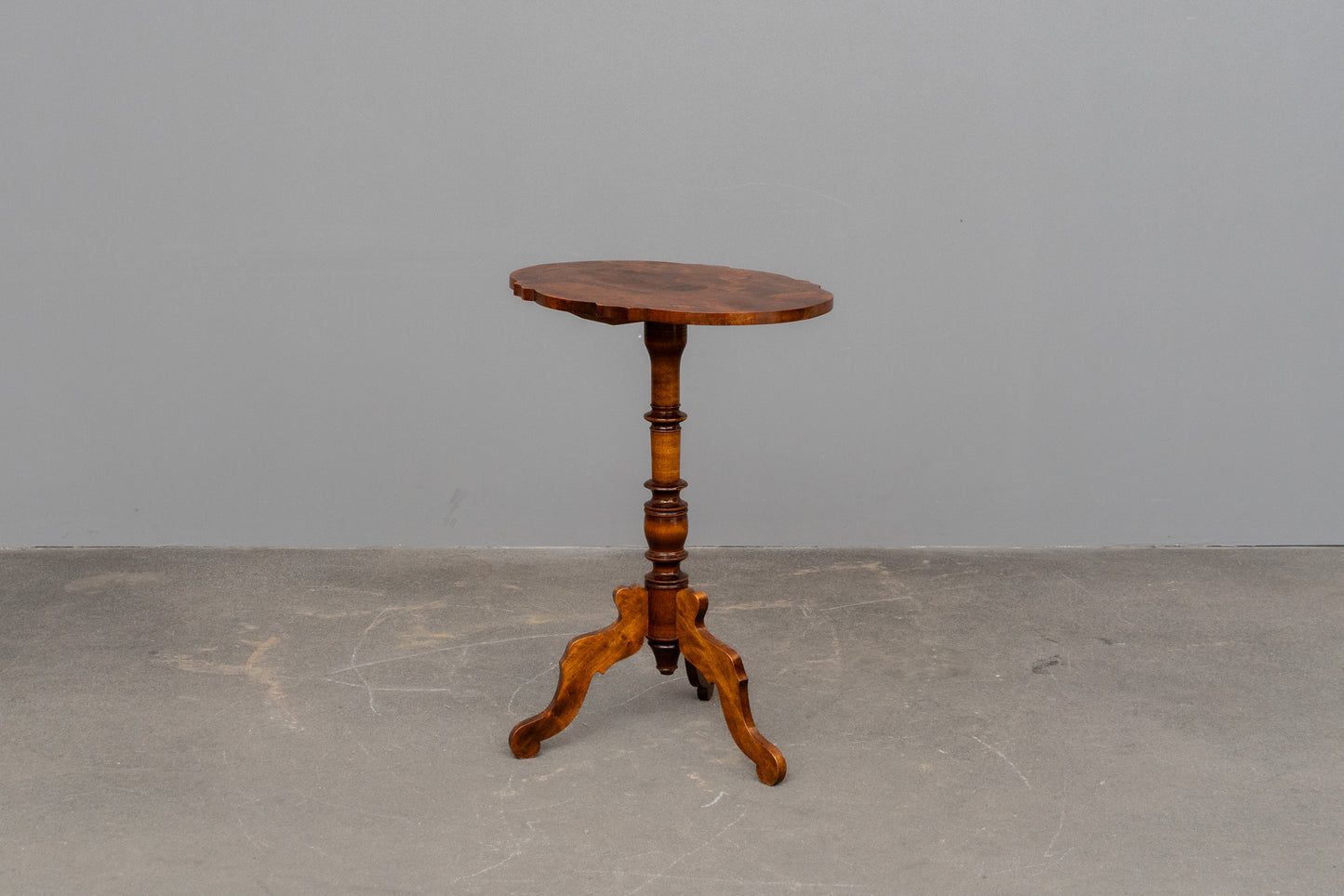Biedermeier Blumentisch/Beistelltisch aus Holz - Mitte des 19.Jahrhunderts