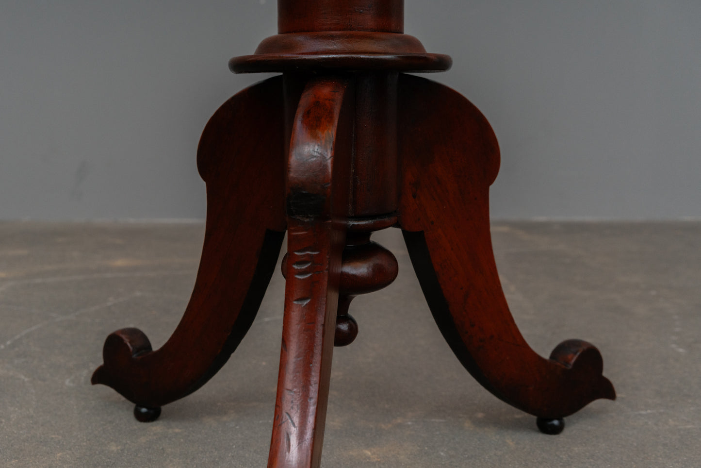 Biedermeier Blumentisch/Beistelltisch in Mahagoni - Mitte des 19.Jahrhunderts