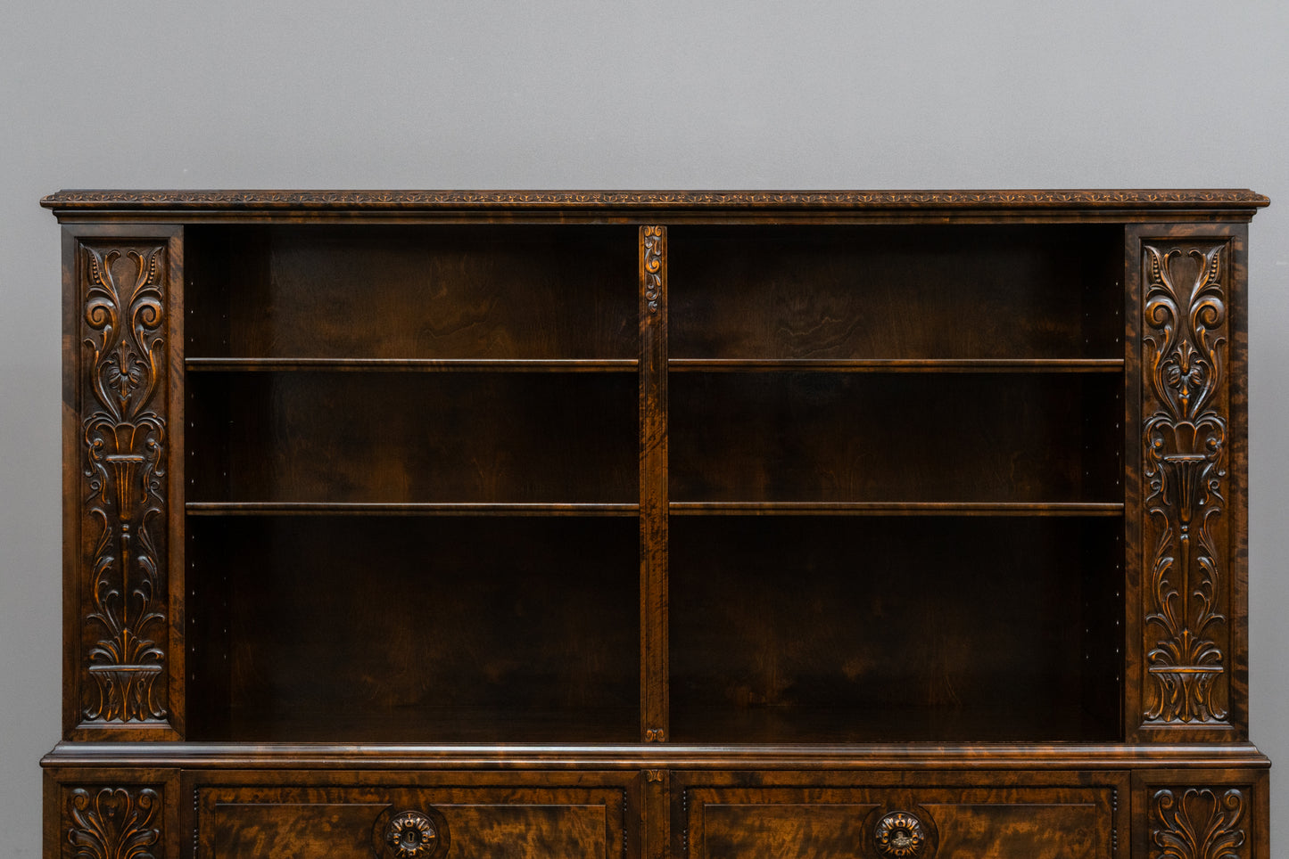 Neorenaissance Bücherregal in Birke - erste Hälfte des 20.Jahrhunderts