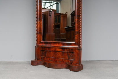 Biedermeier Spiegel mit Konsole in Mahagoni - Mitte des 19.Jahrhunderts