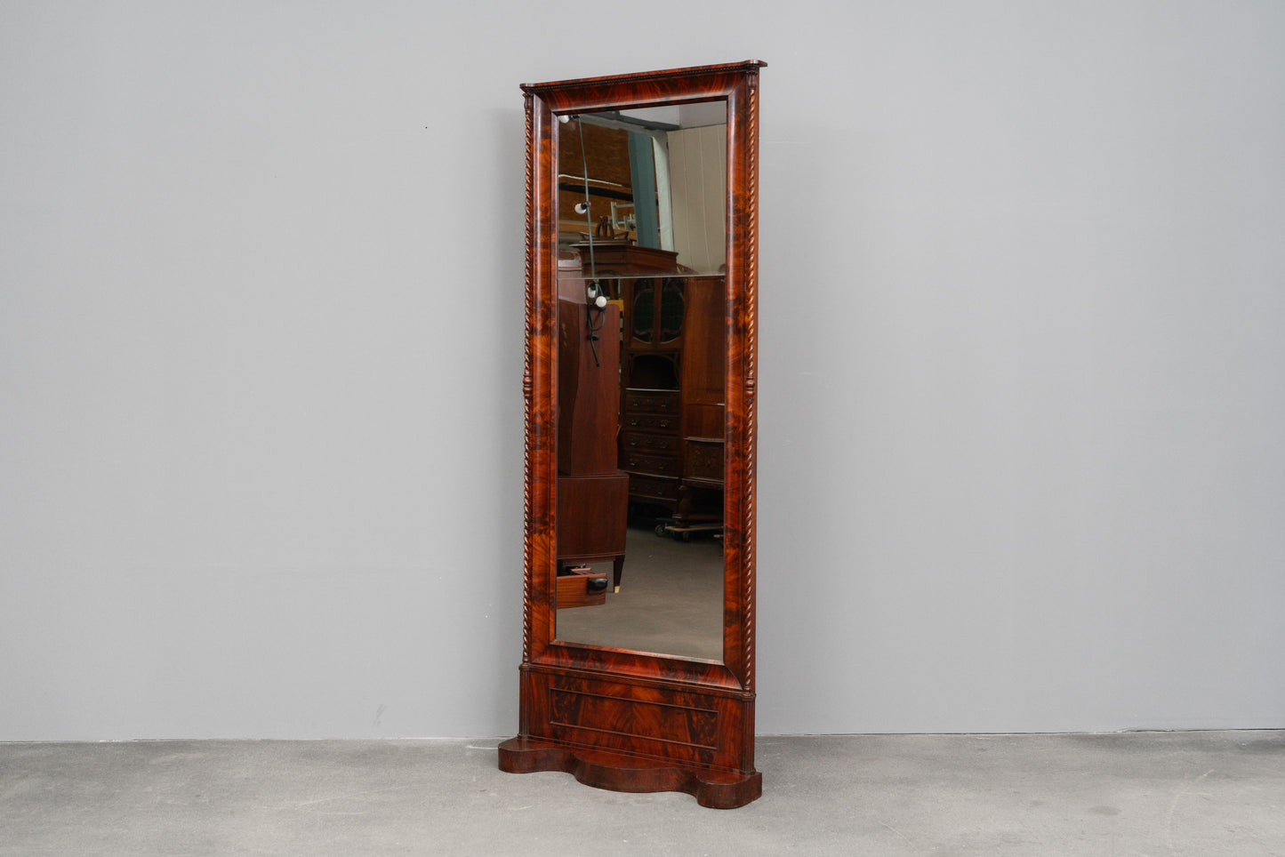 Biedermeier Spiegel mit Konsole in Mahagoni - Mitte des 19.Jahrhunderts
