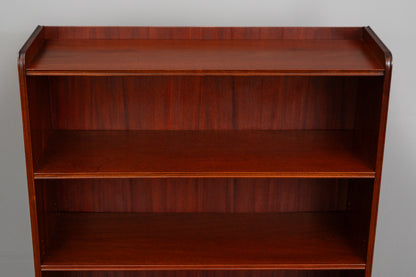 Bücherschrank im klassizistischen Stil - 2.Hälfte des 20.Jahrhunderts