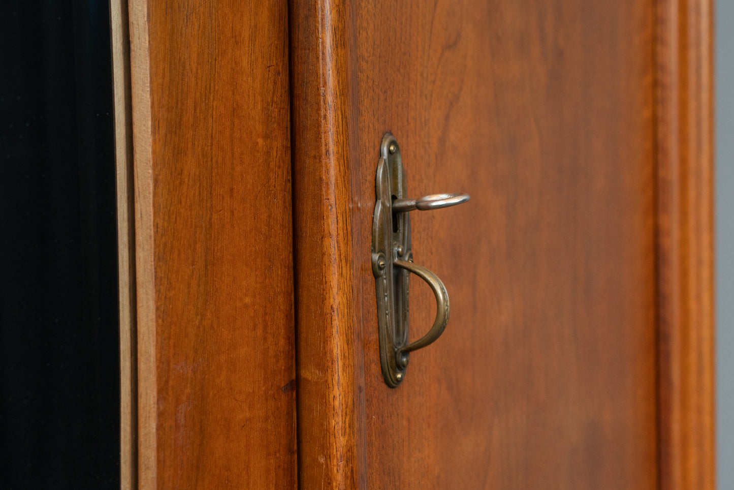 Jugendstil Kleiderschrank in Nussbaum - Anfang des 20.Jahrhunderts