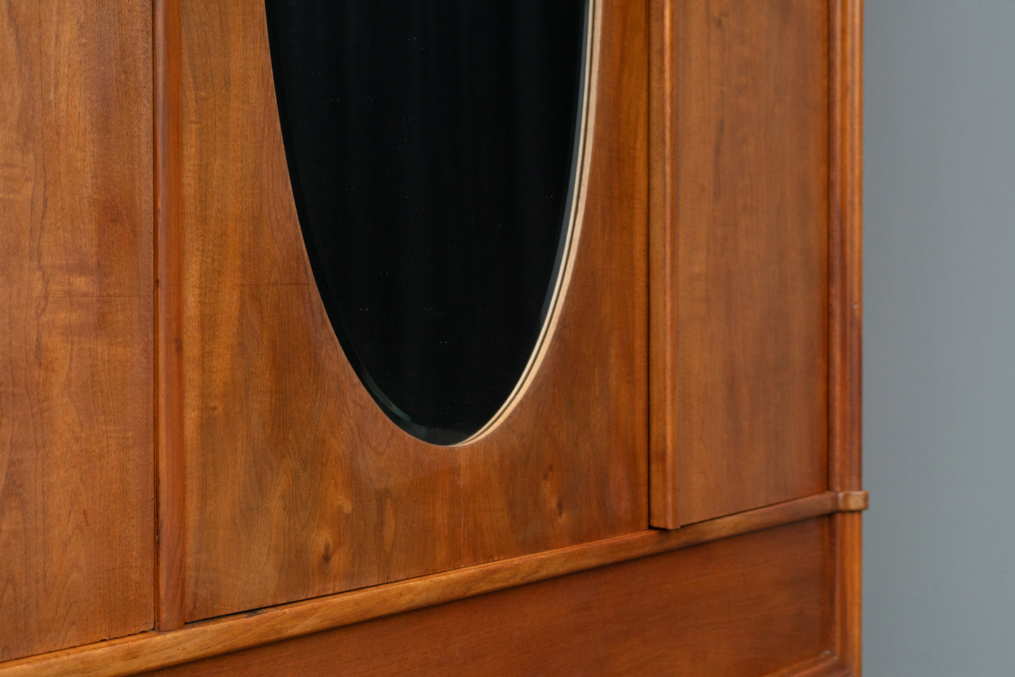 Jugendstil Kleiderschrank in Nussbaum - Anfang des 20.Jahrhunderts
