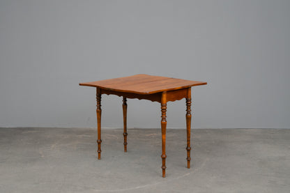 Biedermeier Spieltisch in Nussbaum - Mitte des 19.Jahrhunderts