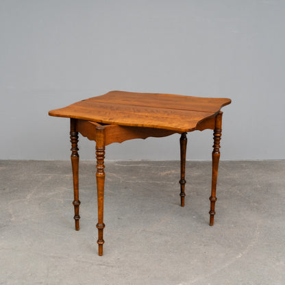 Biedermeier Spieltisch in Nussbaum - Mitte des 19.Jahrhunderts