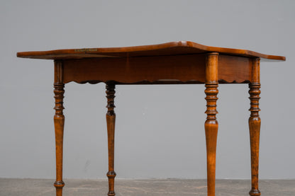 Biedermeier Spieltisch in Nussbaum - Mitte des 19.Jahrhunderts