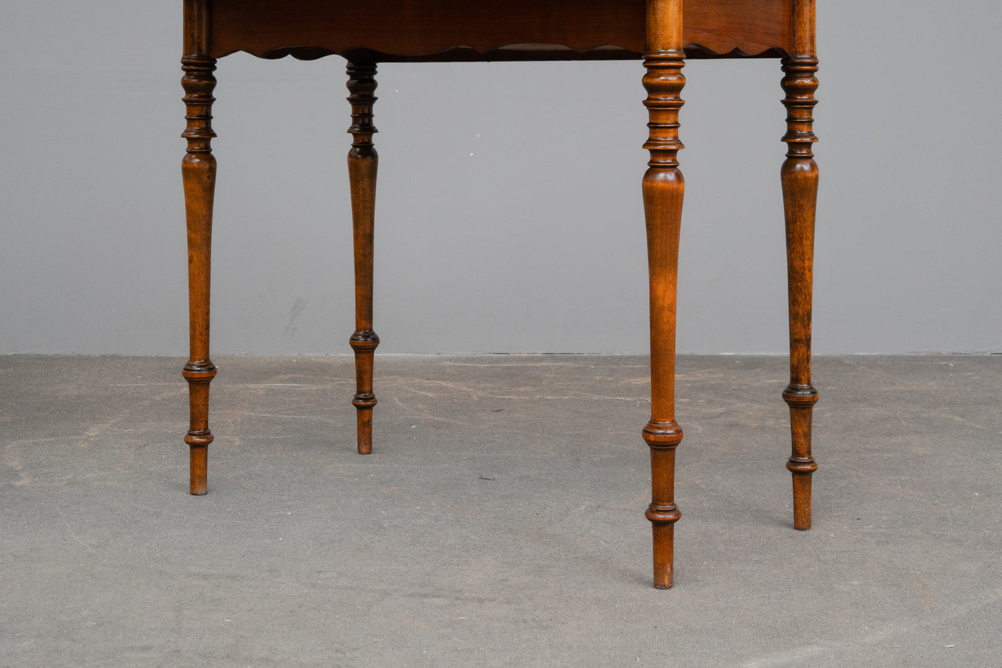 Biedermeier Spieltisch in Nussbaum - Mitte des 19.Jahrhunderts