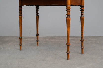 Biedermeier Spieltisch in Nussbaum - Mitte des 19.Jahrhunderts