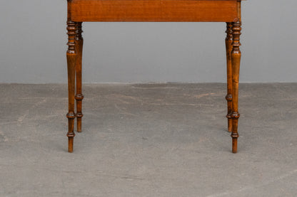 Biedermeier Spieltisch in Nussbaum - Mitte des 19.Jahrhunderts