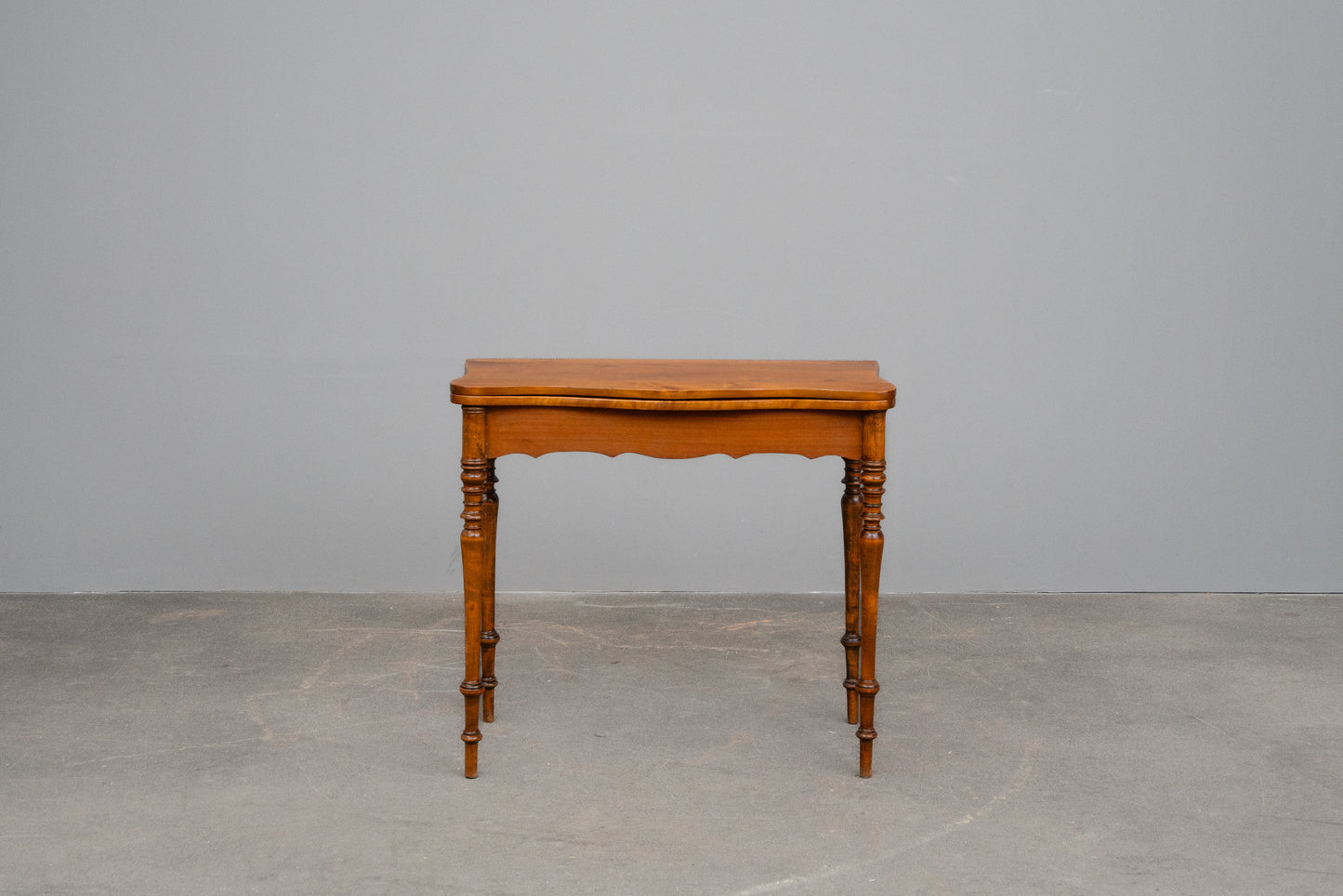 Biedermeier Spieltisch in Nussbaum - Mitte des 19.Jahrhunderts