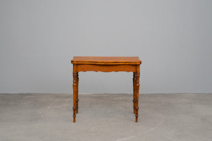 Biedermeier Spieltisch in Nussbaum - Mitte des 19.Jahrhunderts