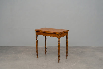 Biedermeier Spieltisch in Nussbaum - Mitte des 19.Jahrhunderts
