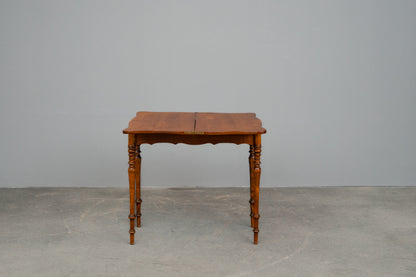 Biedermeier Spieltisch in Nussbaum - Mitte des 19.Jahrhunderts