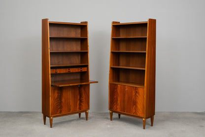 Mid-Century Bücherregal in Mahagoni - Mitte des 20.Jahrhunderts