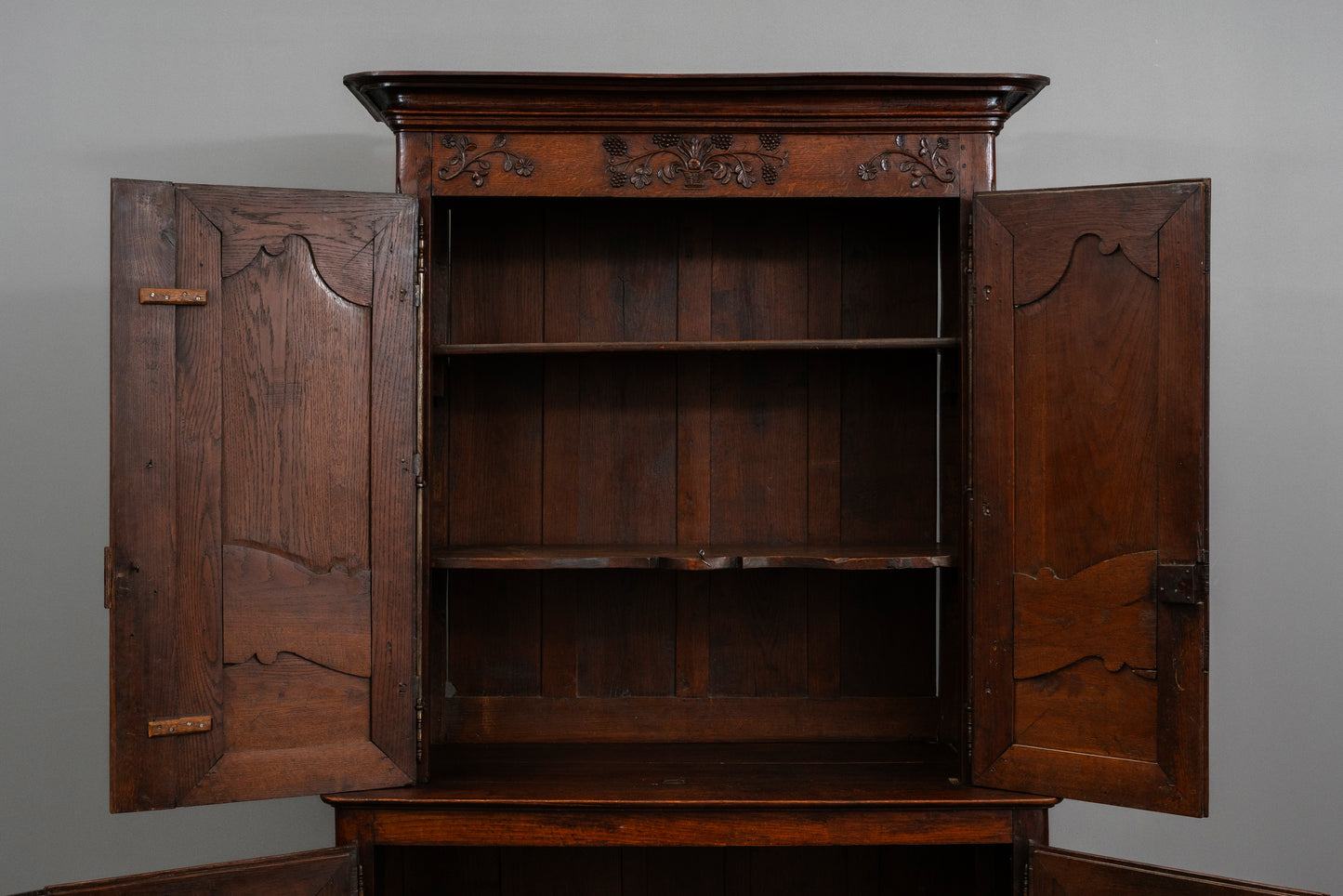 Barock Buffetschrank in Nussbaum - 18.Jahrhundert