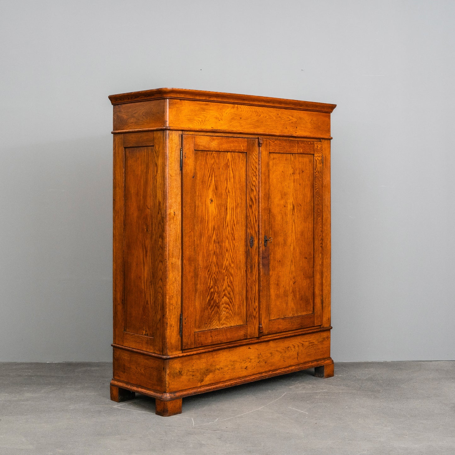 Biedermeier Kleiderschrank in Eiche - 1.Hälfte des 19.Jahrhunderts