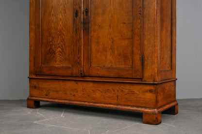 Biedermeier Kleiderschrank in Eiche - 1.Hälfte des 19.Jahrhunderts