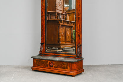 Historismus Wandspiegel in Nussbaum - 2.Hälfte des 19.Jahrhunderts