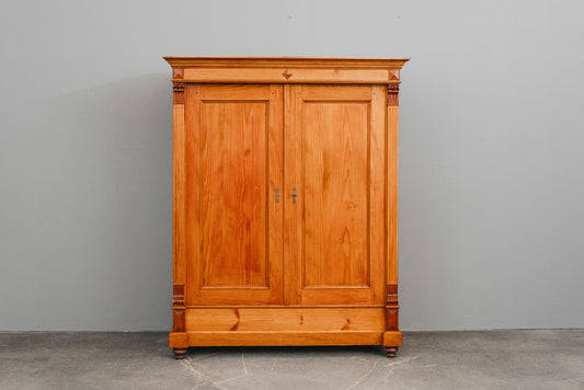 Gründerzeit Kleiderschrank in Kiefer - 2.Hälfte des 19.Jahrhunderts