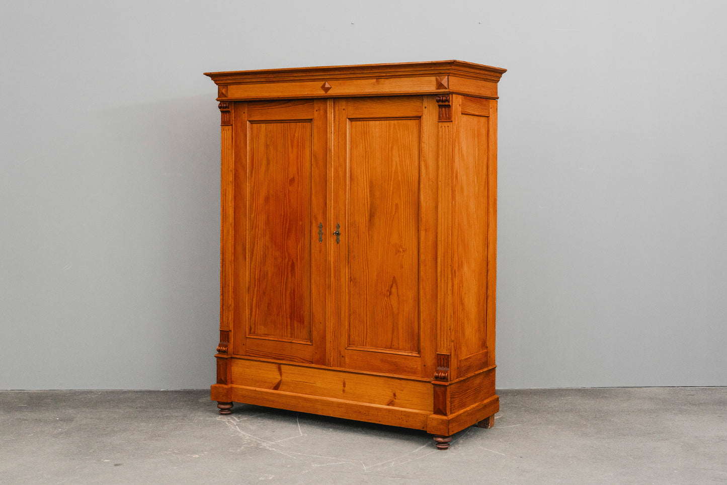 Gründerzeit Kleiderschrank in Kiefer - 2.Hälfte des 19.Jahrhunderts