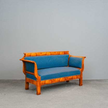 Biedermeier Sofa in Nussbaum - 1.Hälfte des 19.Jahrhunderts