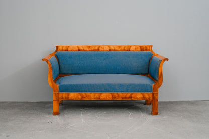 Biedermeier Sofa in Nussbaum - 1.Hälfte des 19.Jahrhunderts