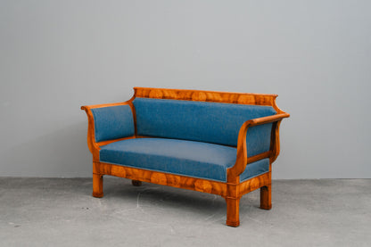 Biedermeier Sofa in Nussbaum - 1.Hälfte des 19.Jahrhunderts