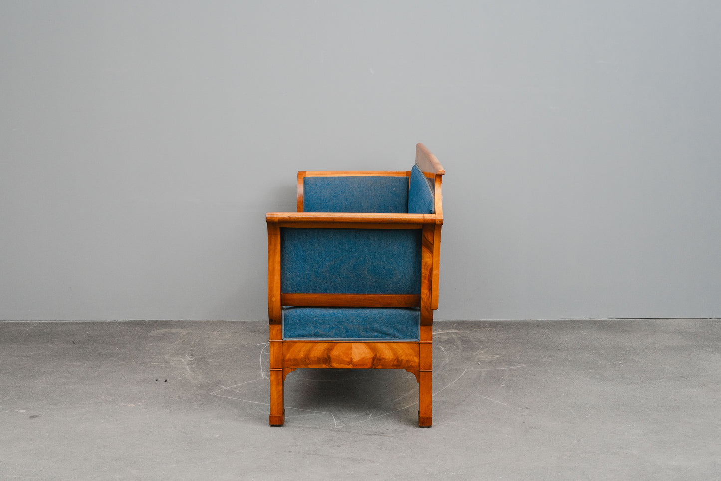 Biedermeier Sofa in Nussbaum - 1.Hälfte des 19.Jahrhunderts