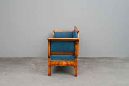 Biedermeier Sofa in Nussbaum - 1.Hälfte des 19.Jahrhunderts