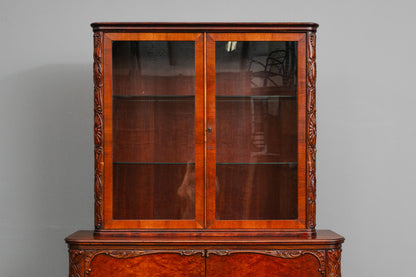 Jugendstil Vitrinenschrank in Nussbaum - 1.Hälfte des 20.Jahrhunderts