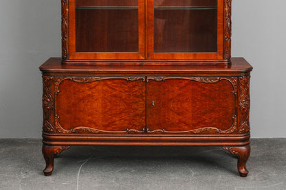 Jugendstil Vitrinenschrank in Nussbaum - 1.Hälfte des 20.Jahrhunderts