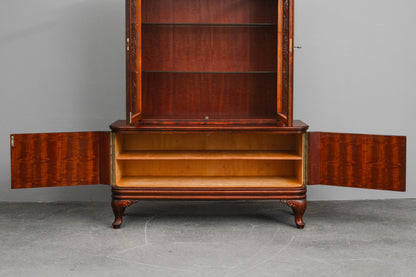 Jugendstil Vitrinenschrank in Nussbaum - 1.Hälfte des 20.Jahrhunderts