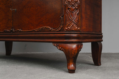 Jugendstil Vitrinenschrank in Nussbaum - 1.Hälfte des 20.Jahrhunderts