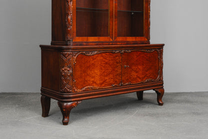 Jugendstil Vitrinenschrank in Nussbaum - 1.Hälfte des 20.Jahrhunderts