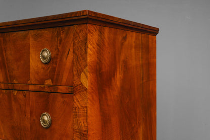 Große Biedermeier Kommode in Nussbaum - 1.Hälfte des 19.Jahrhunderts