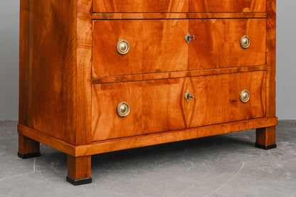 Große Biedermeier Kommode in Nussbaum - 1.Hälfte des 19.Jahrhunderts